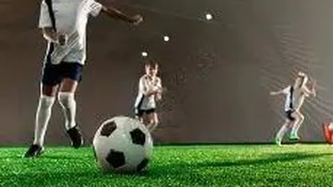 19岁中场新星弗罗霍尔特，三豪门罗马、那不勒斯、布莱顿竞逐，波尔图明日之星引今夏关注